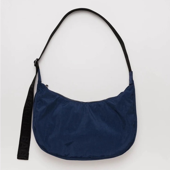 BAGGU Handbags - BAGGU Medium Crescent Bag in Navy